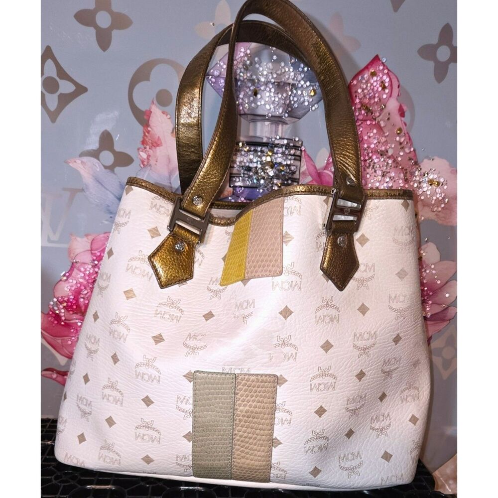 MCM White Visetos Tote Bag with Pouch Metallic Handles - Faded Lioness